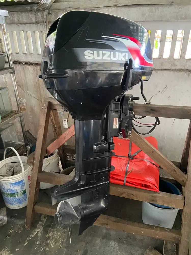 Mesin Tempel Outboard SUZUKI 40hp. Electric.