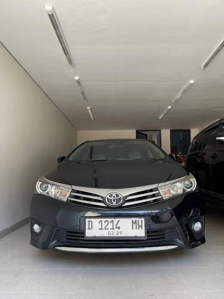 Toyota Corolla Altis V AT 2014