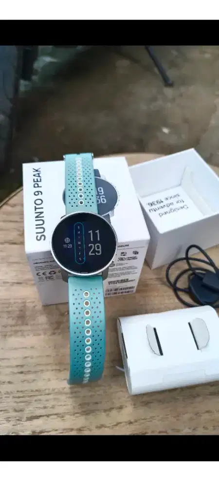 Jam smartwatch Suunto 9 peak