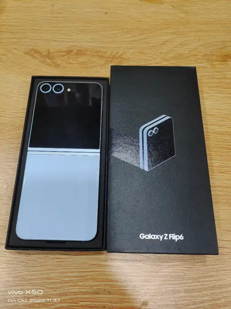 Samsung Flip 6 12/256 like new