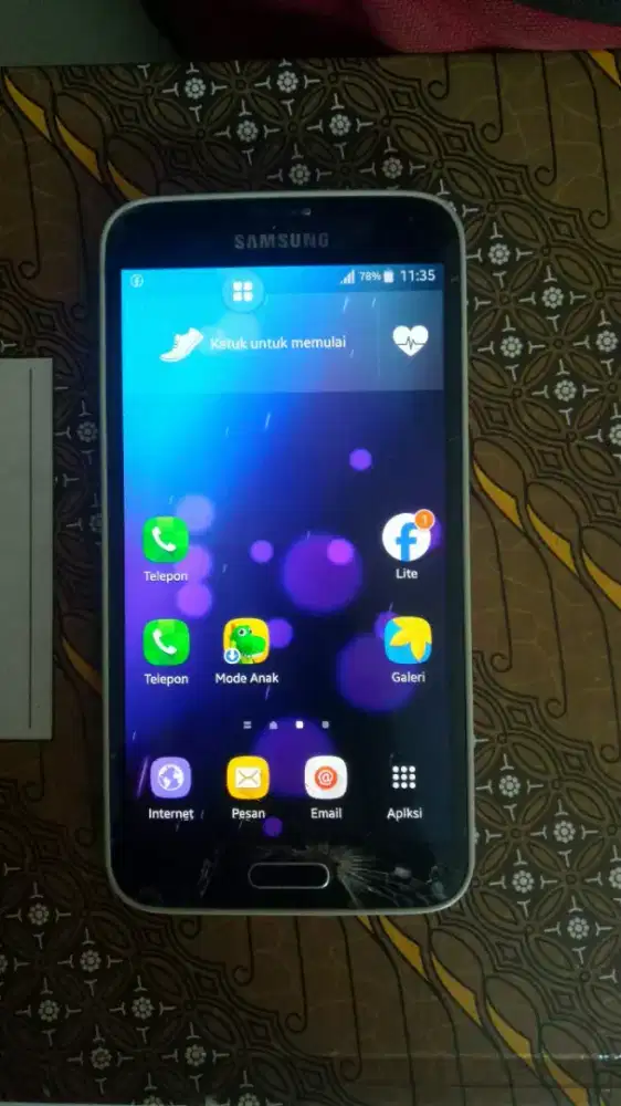 Samsung s5 layar amoled ,masih 3g,ram 2/16 hp aja