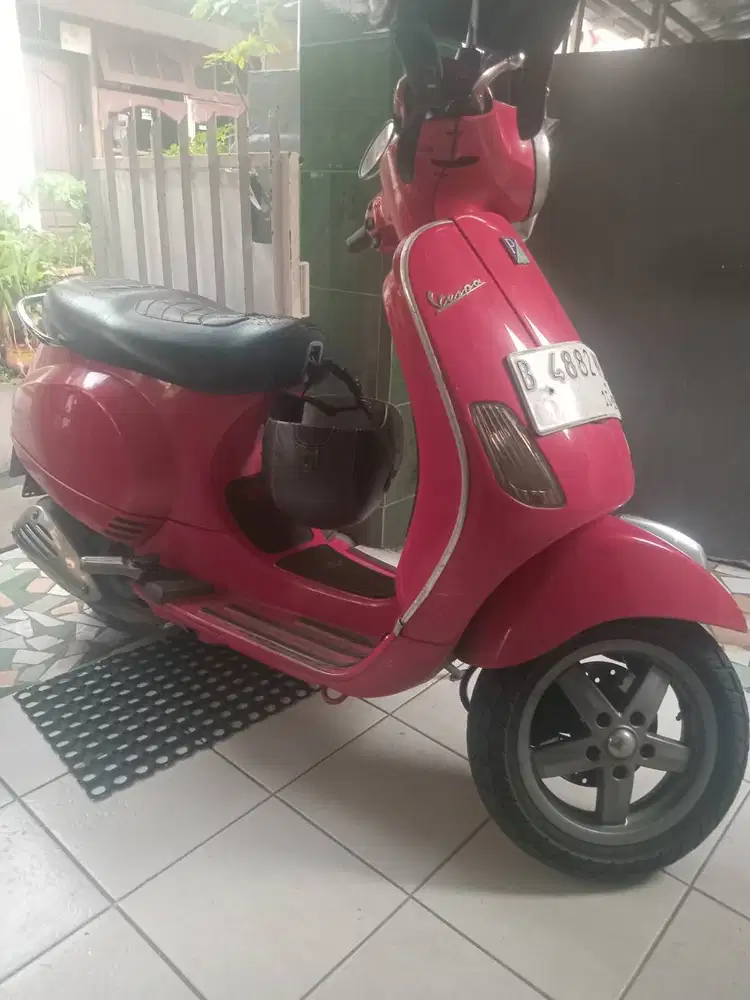 Vespa LX 150, 3V th 2013, pajak panjang 1th,