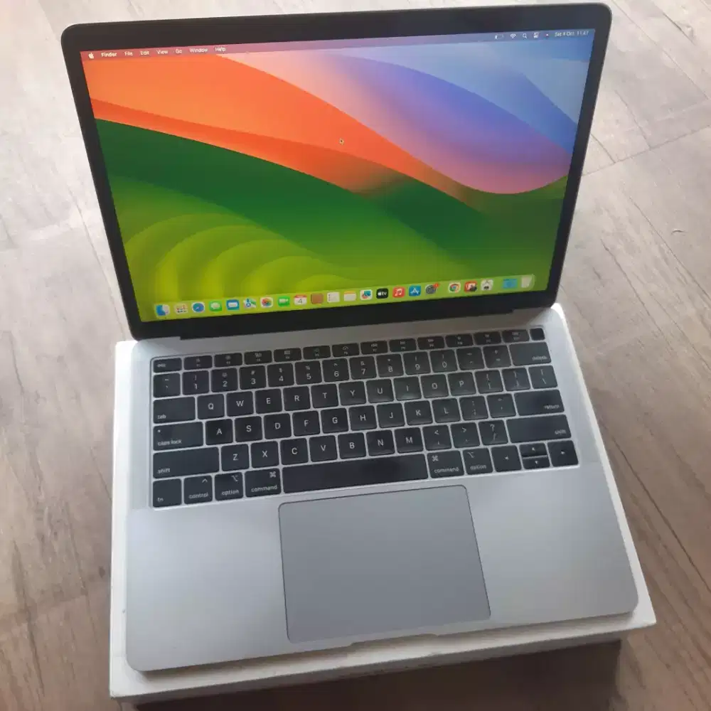 Macbook air retina 2019 ram 8gb ssd 128gb fullset mulus bisa cod