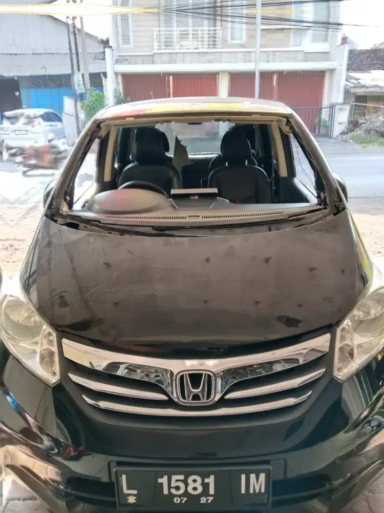 Kaca depan belakang Toyota Avanza Innova Voxy Dyna Alphard Vellfire