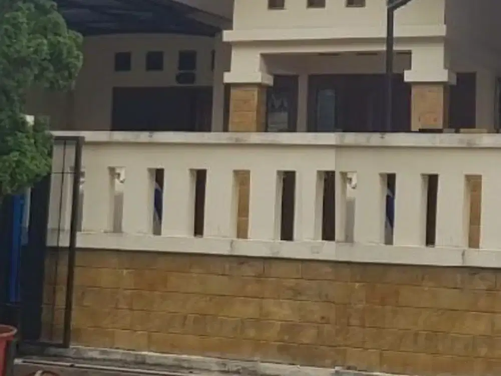 For Rent. Rumah bagus, asri terawat, siap huni, strategis area Kayu Putih, Jakarta timur