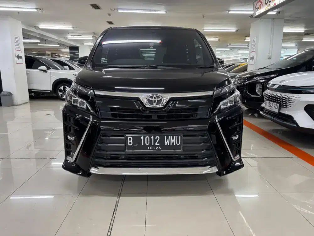 Toyota voxy hitam 2018 low km , rec toyota ,tgn1 pribadi