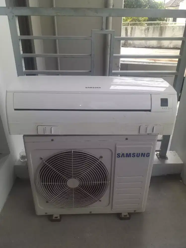 AC Samsung 1/2 PK 2nd Like New