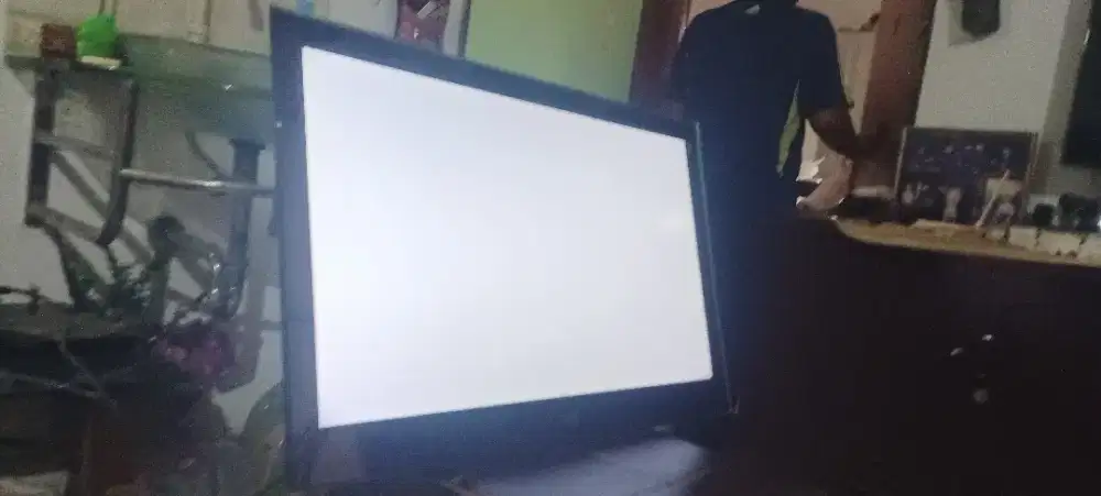 Saya menjual TV bekas merk LG