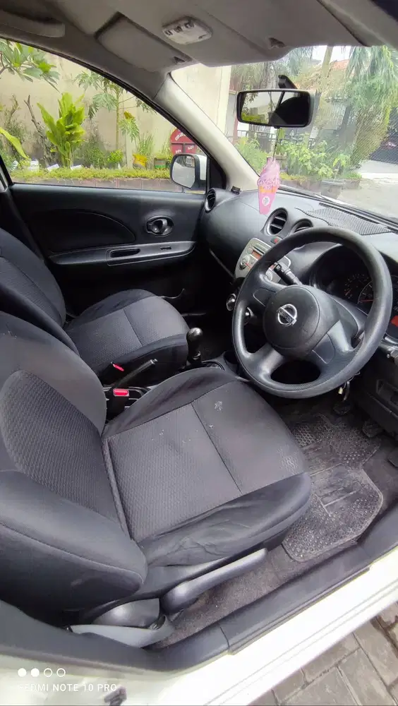 Nissan march 1.2 MT 2013