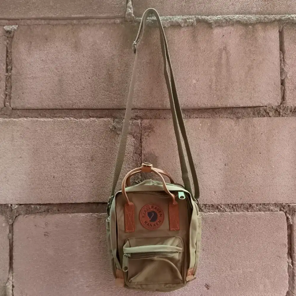 Fjallraven kanken sling bag ( 2.5L )