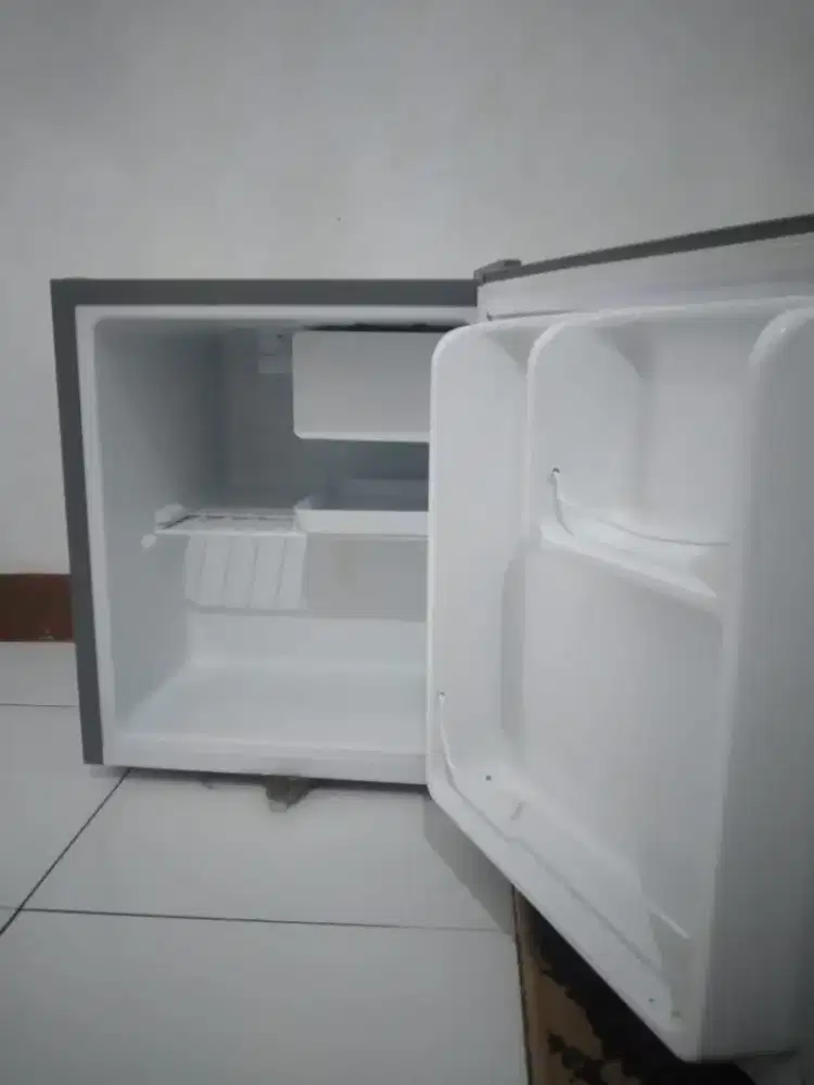 Kulkas mini merk gea