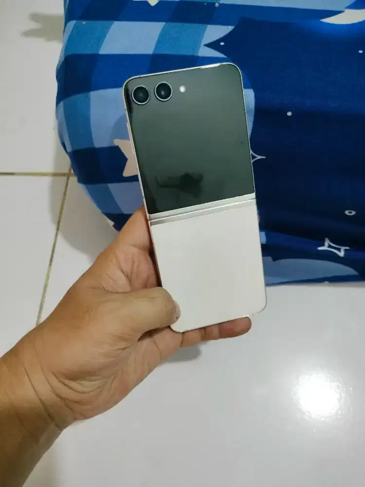 Samsung Galaxy Z flip 5 512 GB