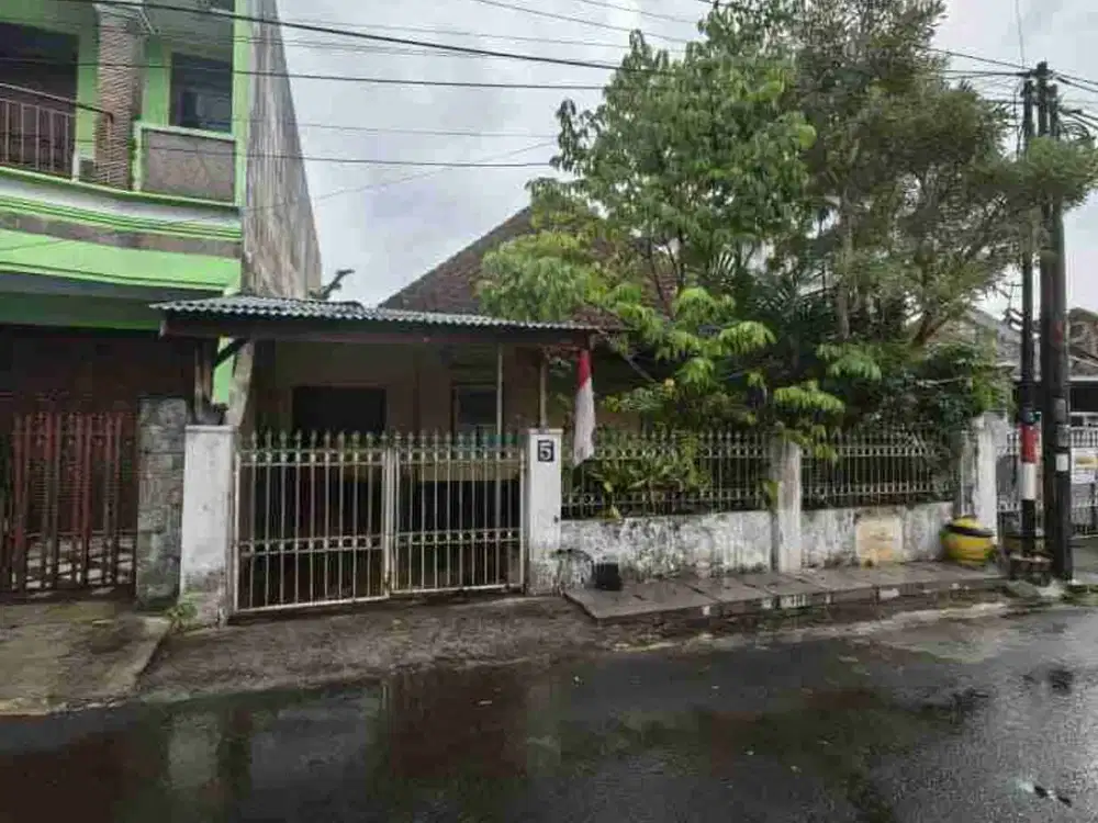 Rumah Klasik di Jl. Buah-buahan, dekat Raya Langsep, Kota Malang