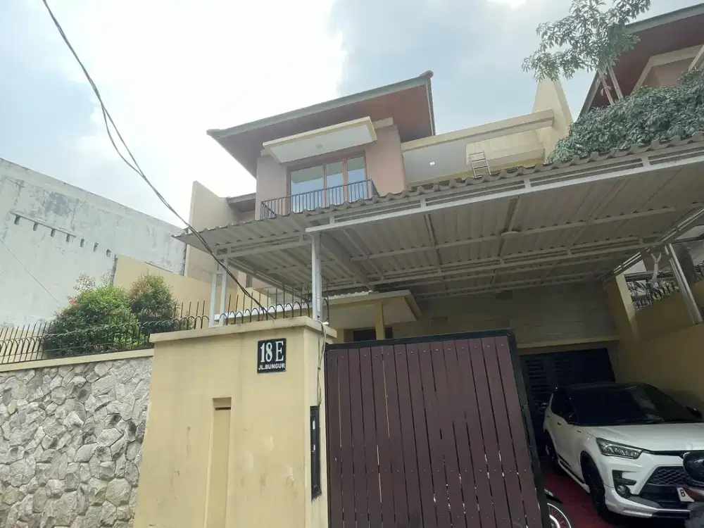 DIJUAL CEPAT RUMAH 2,5 LANTAI FURNISHED KEMANG JAKARTA