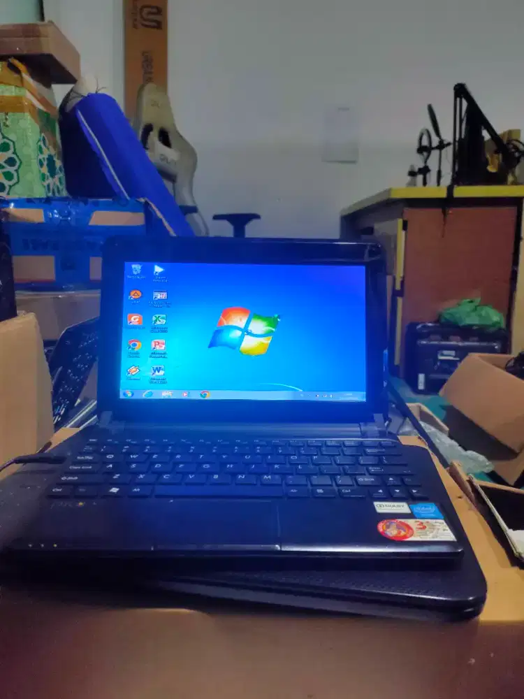 Laptop Axioo siap pakai