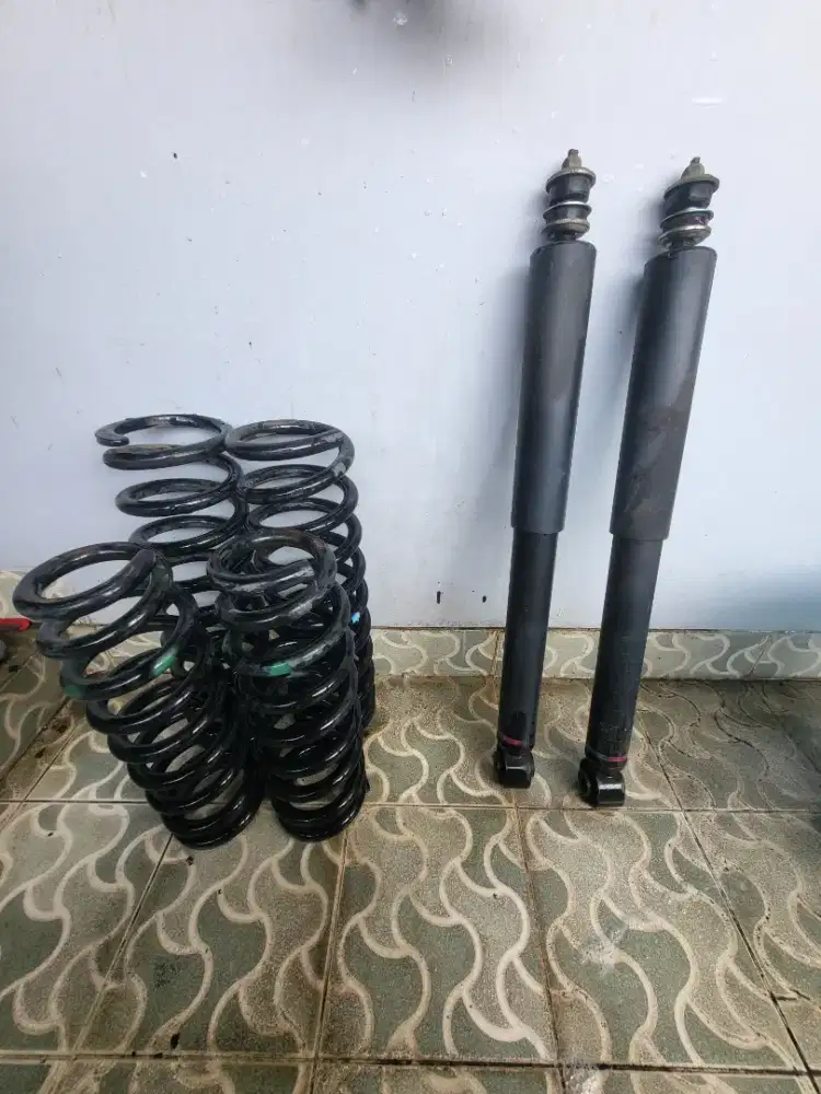 1 set Shock dan per fortuner VRZ