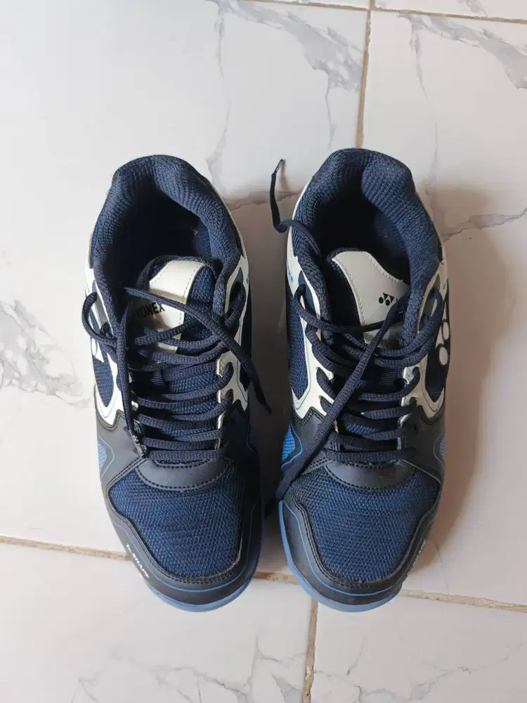 Sepatu Badminton Yonex, Size 43