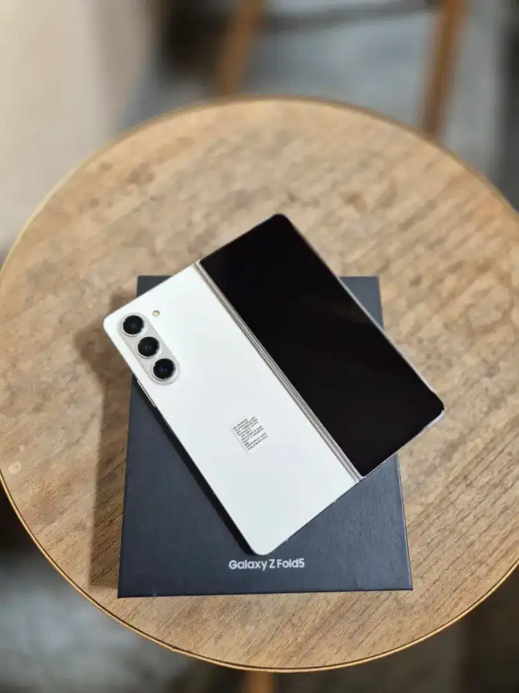 Samsung Z Fold 5 12/512GB Sein Resmi Cream Lengkap