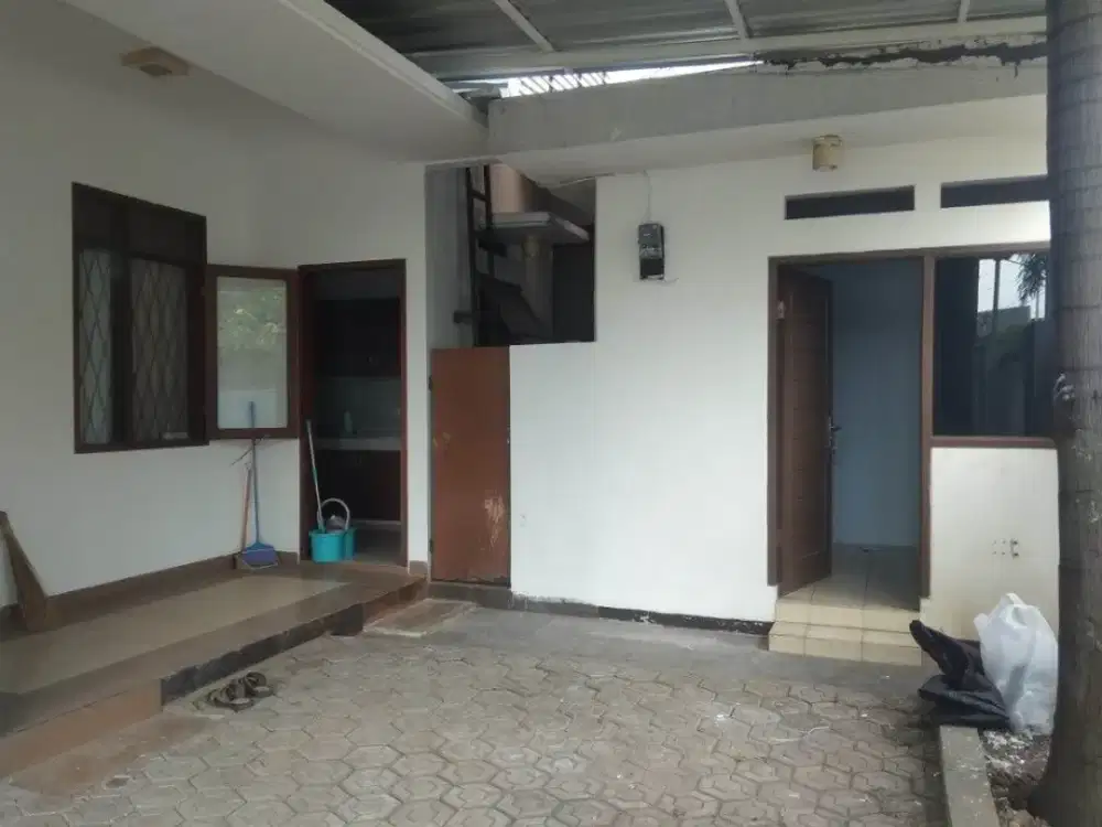 Rumah Semi Minimalis Halaman Luas Turangga