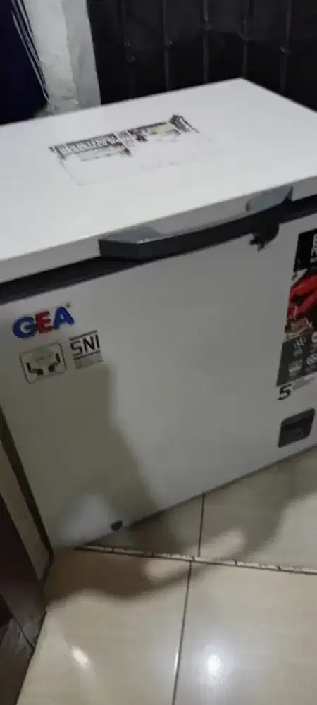 Jual freezer box kapasitas 210 liter merk GEA