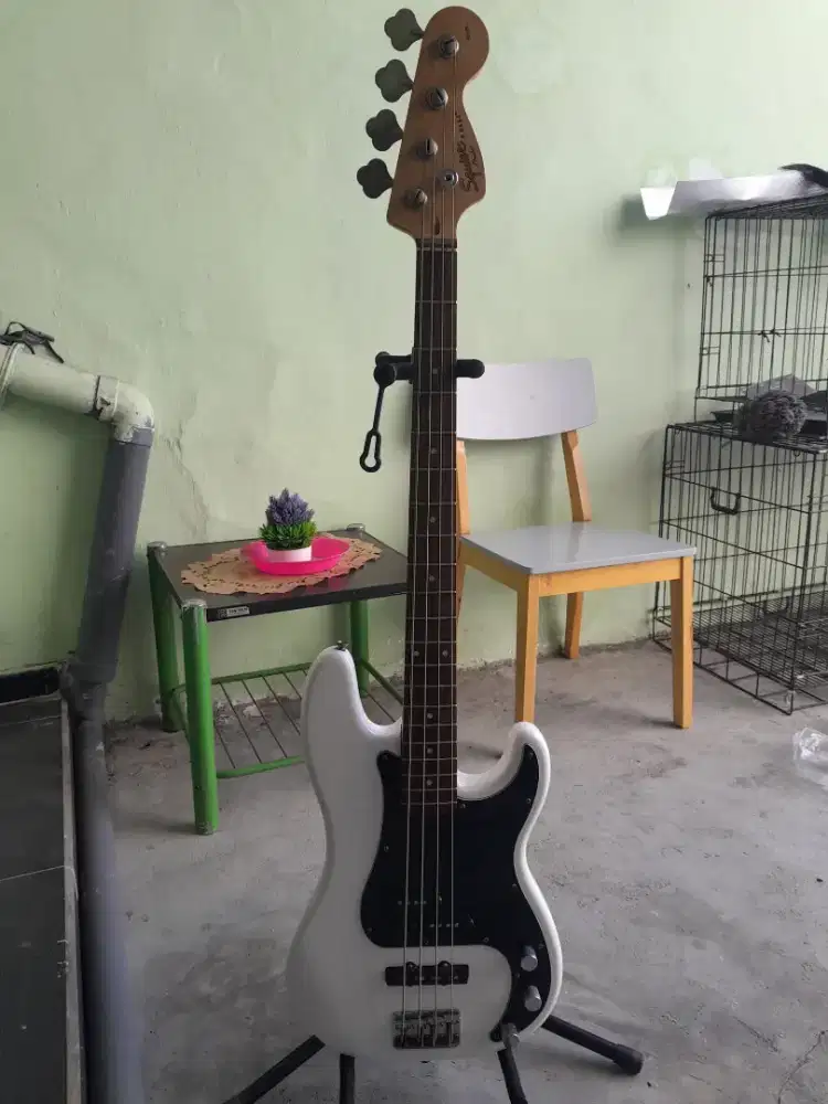 Squier Precison Bass