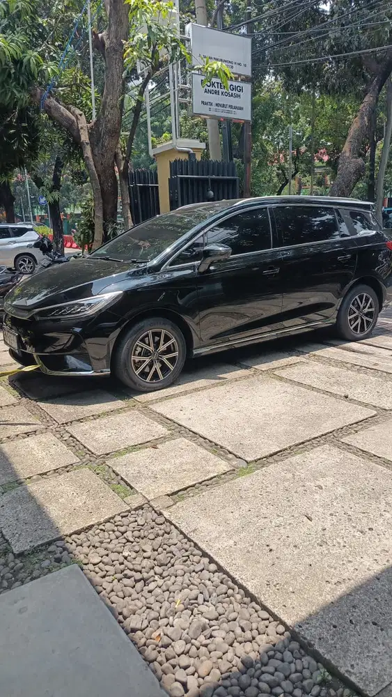 BYD M6 2024 Listrik