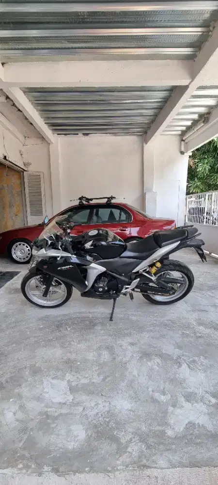 HONDA CBR 250 CBU TERAWAT,PAJAK PANJANG,KM RENDAH,MODIFIKASI & ORI ADA