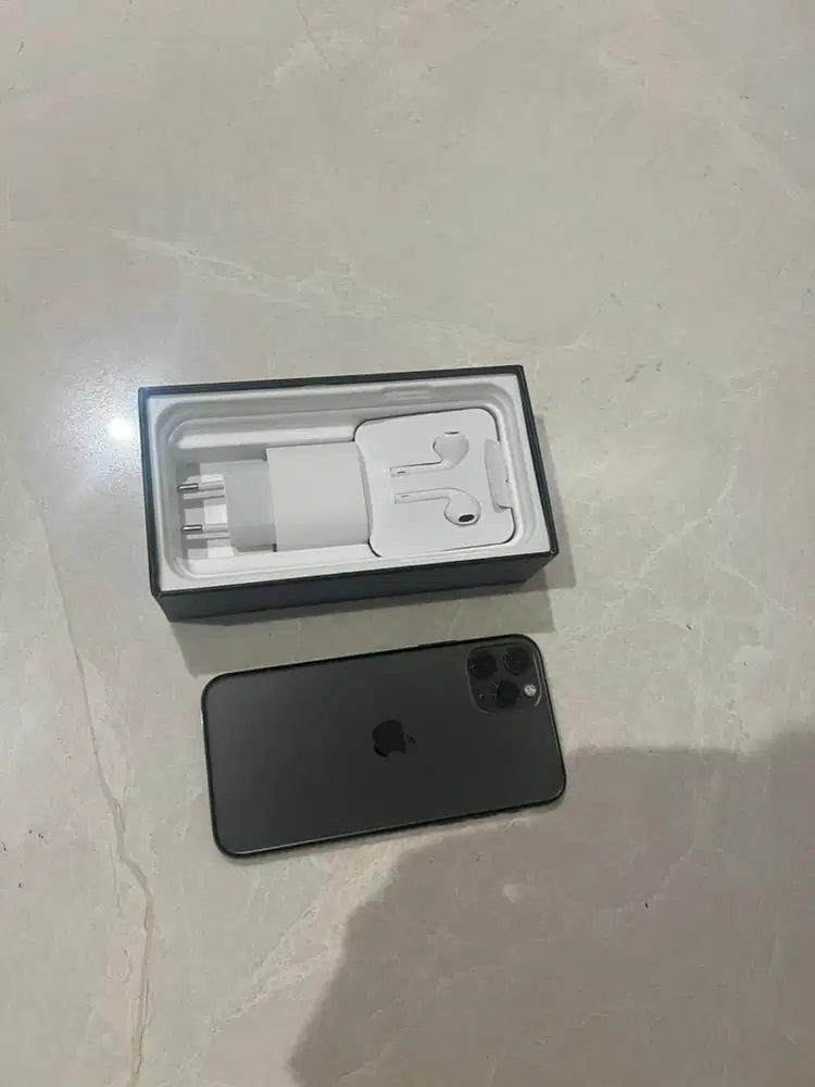 iphone 11 pro max 256gb di mata baru