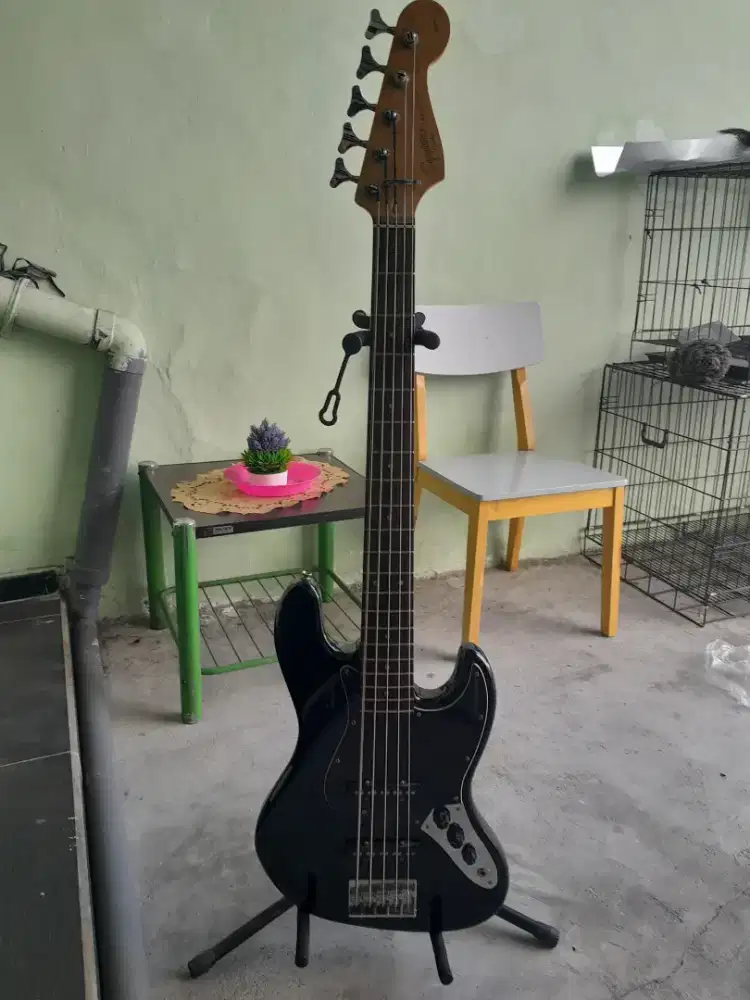 Squier Jazz Bass 5 senar