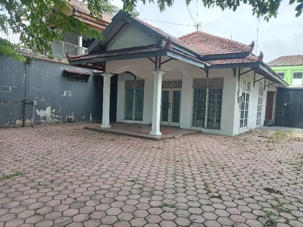 Disewakan Rumah Murah Siap Huni Tanah Luas Dekat Stadion Manahan Solo