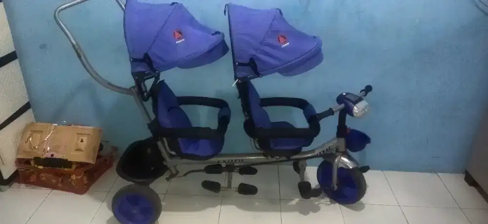 Di jual sepeda stroler anak kembar merek exotic