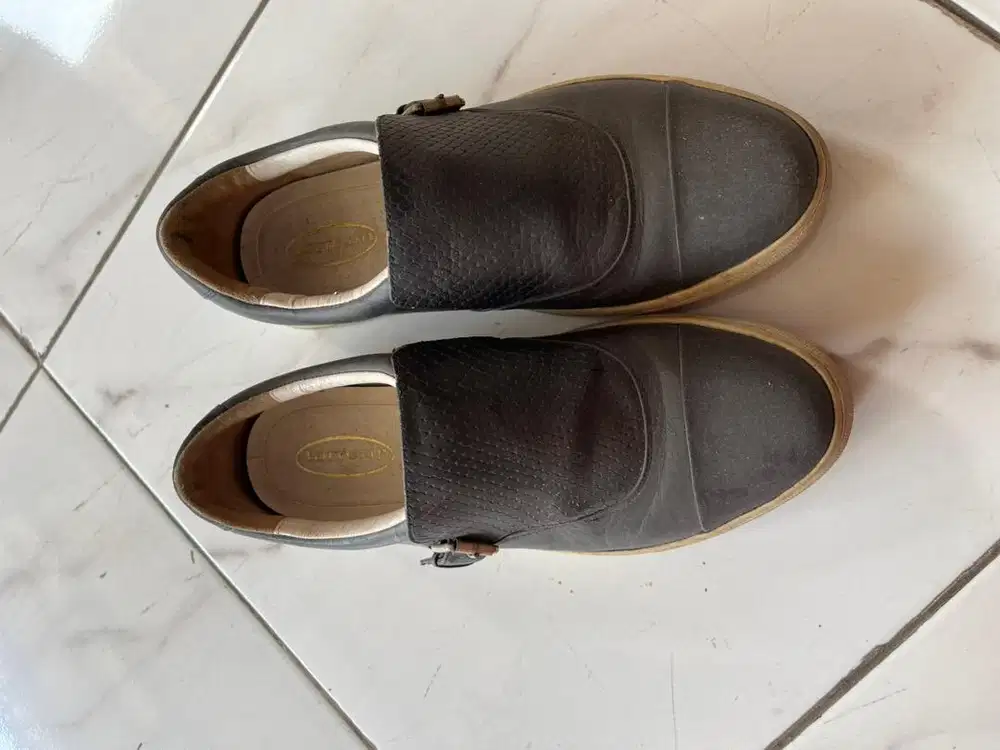 Sepatu Hitam Pergi size 37