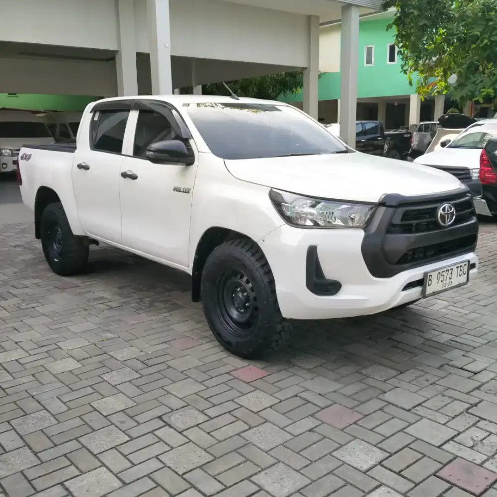 TOYOTA HILUX DC 2.4E 4X4 M/T 2023 ORIGINAL DALAM KOTA  NOPOL B JAKARTA