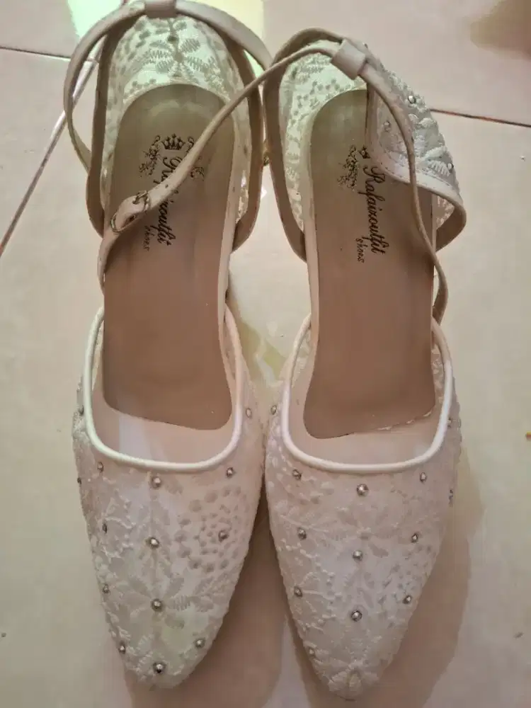 Sepatu nikahan masih baru