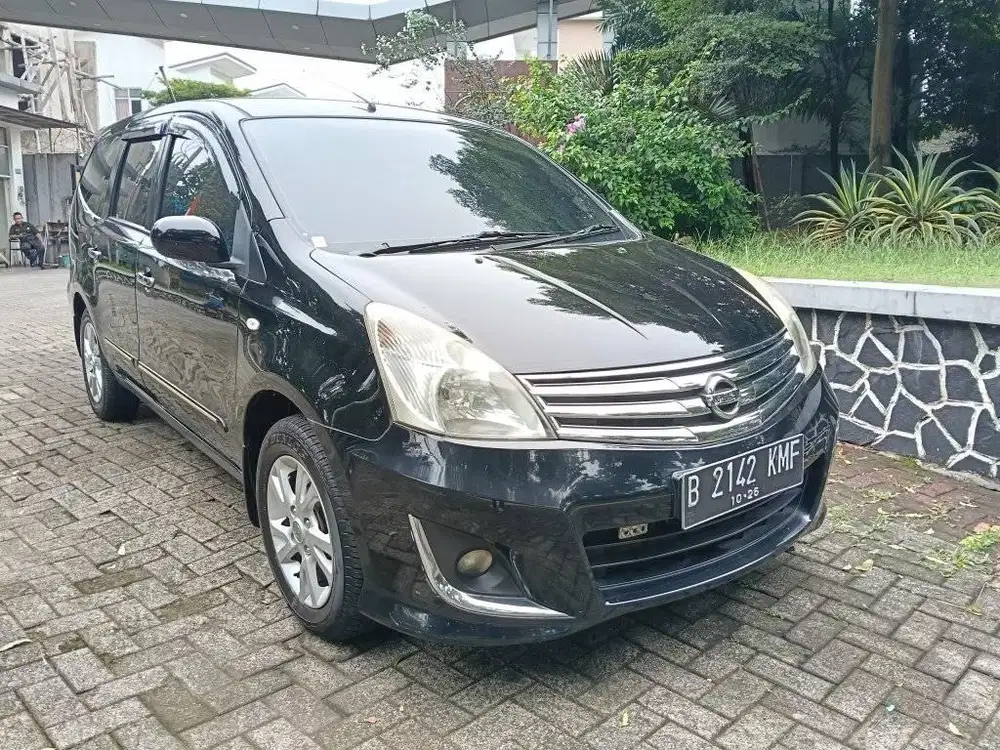Nissan Grand Livina XV 1.5 Th 2013 Facelift Manual Hitam  DP 10 Jt
