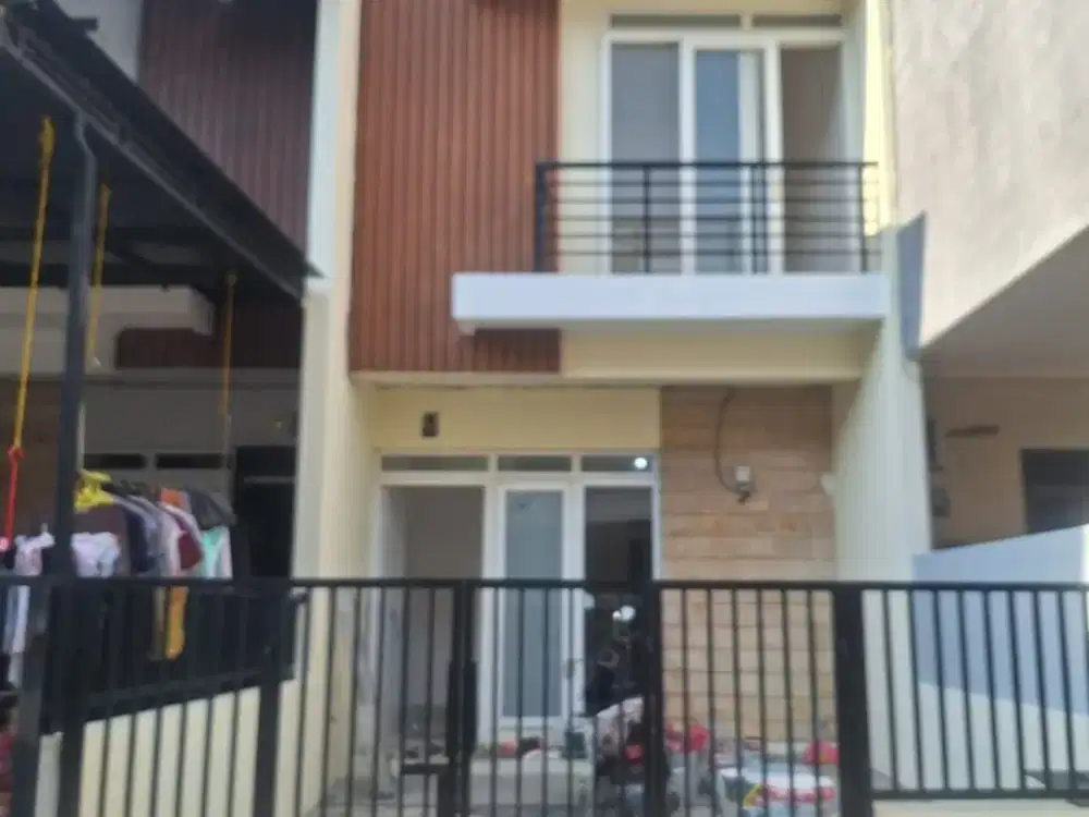 Dijual rumah siap huni 2 lantai di taman surya 5