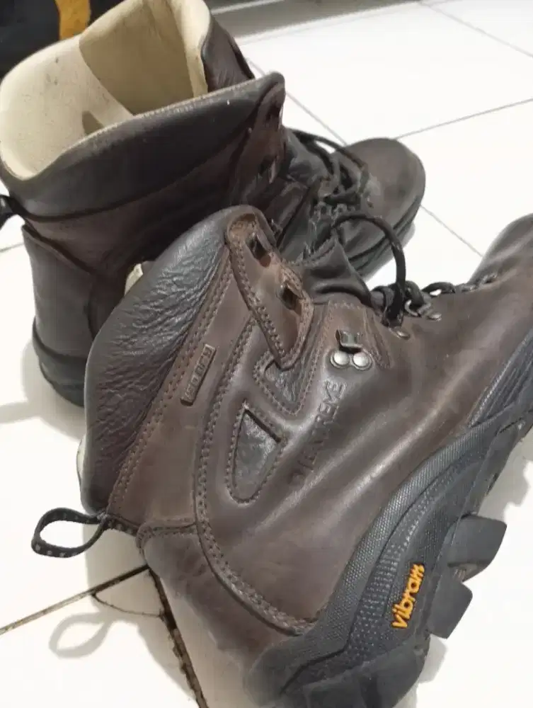 Sepatu Hiking Made in Romania