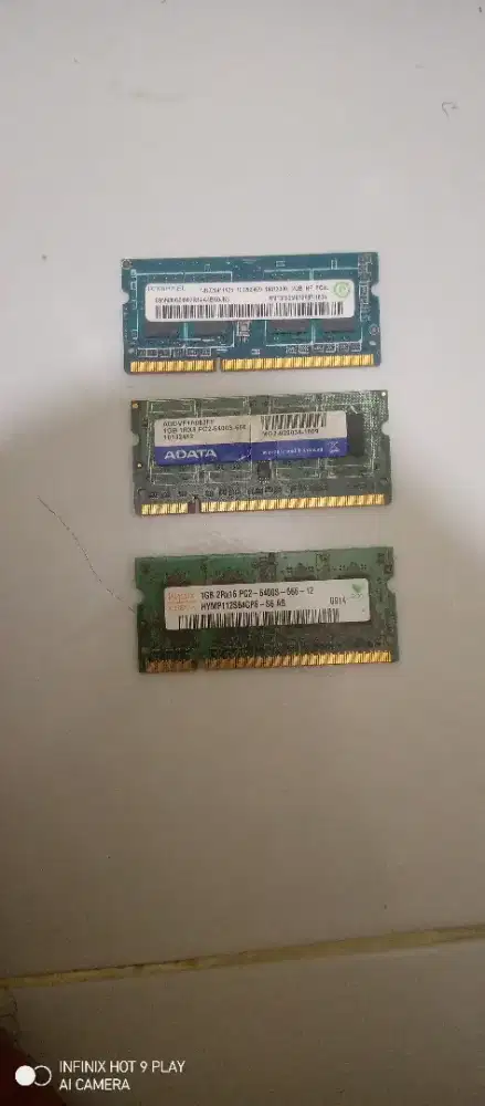 Ram 3 buah : 1gb (2bh), 2gb (1bh)