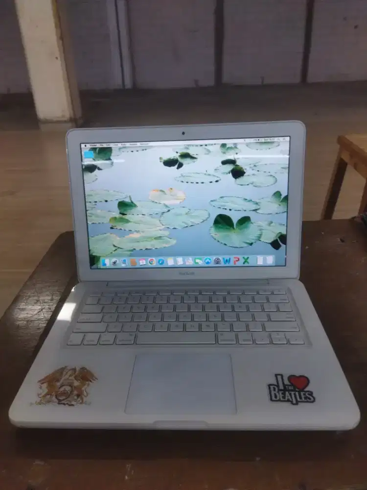Mackbook Pro 2009 White