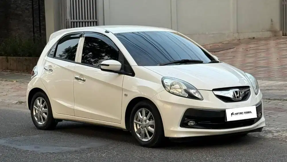 BRIO E 2016 / 2015 Putih Manual Bagus Murah Bekas Kredit Surabaya