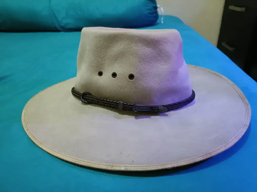 Jual topi branded koboy AKUBRA made in australia.kondisi 95% mulus