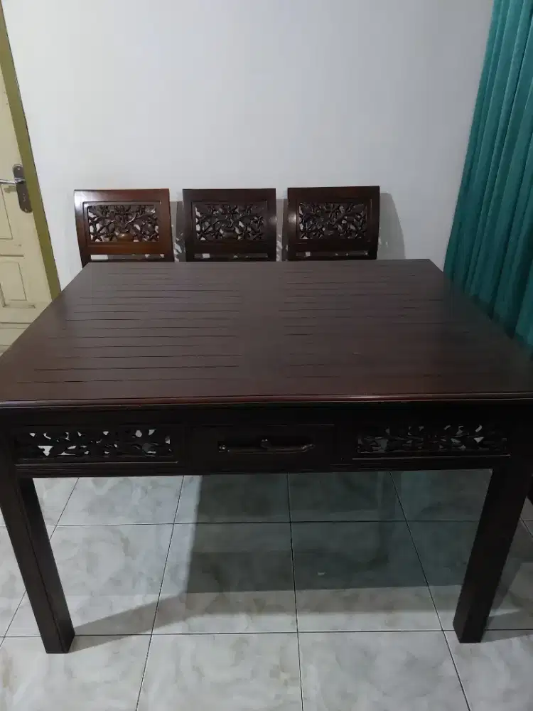 Jual 1 set meja makan kayu jati 4 kursi