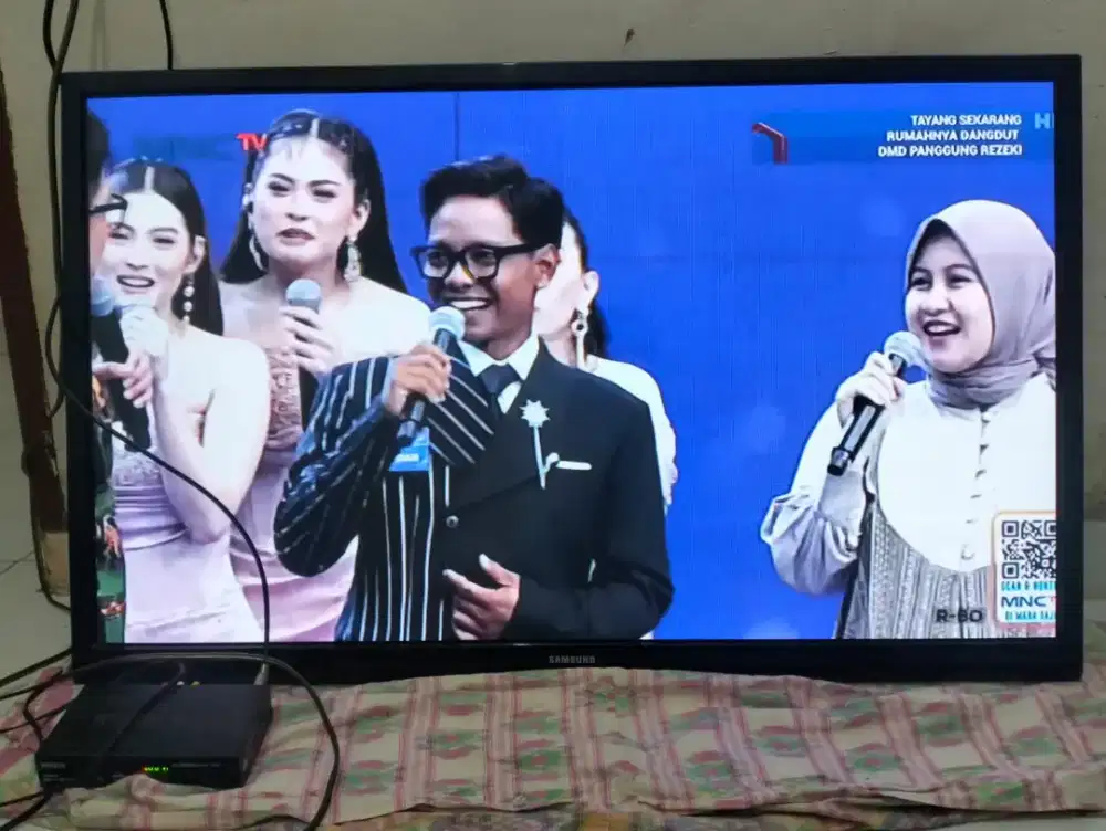 TV Samsung lengkap dengan setbox+antena+remote