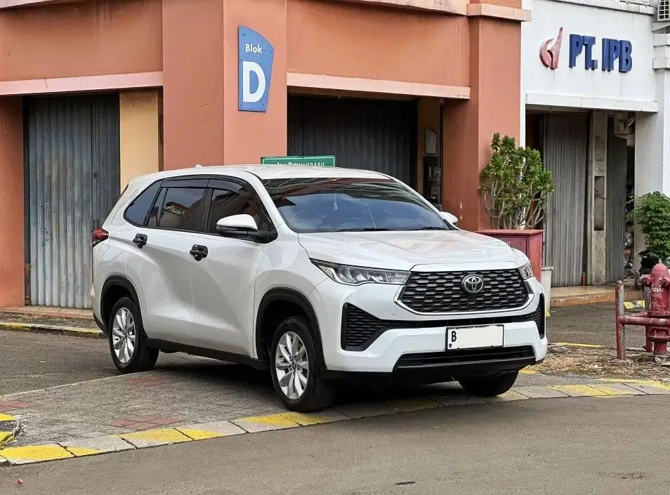 2023 Toyota Innova Zenix 2.0 V CVT Putih Metalik Record Dp 18Jt