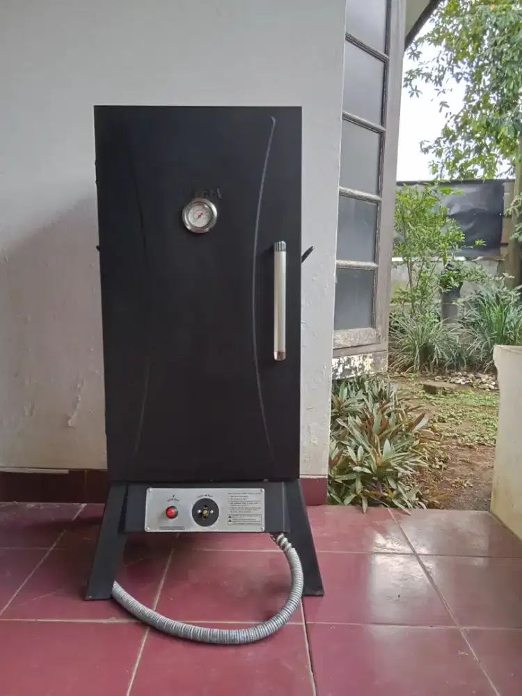 Gas smokehouse (panggangan daging asap)