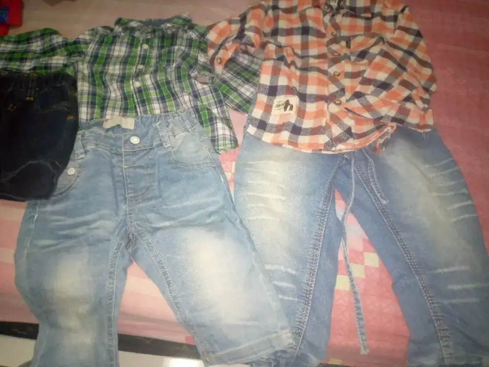 Baju bekas balita