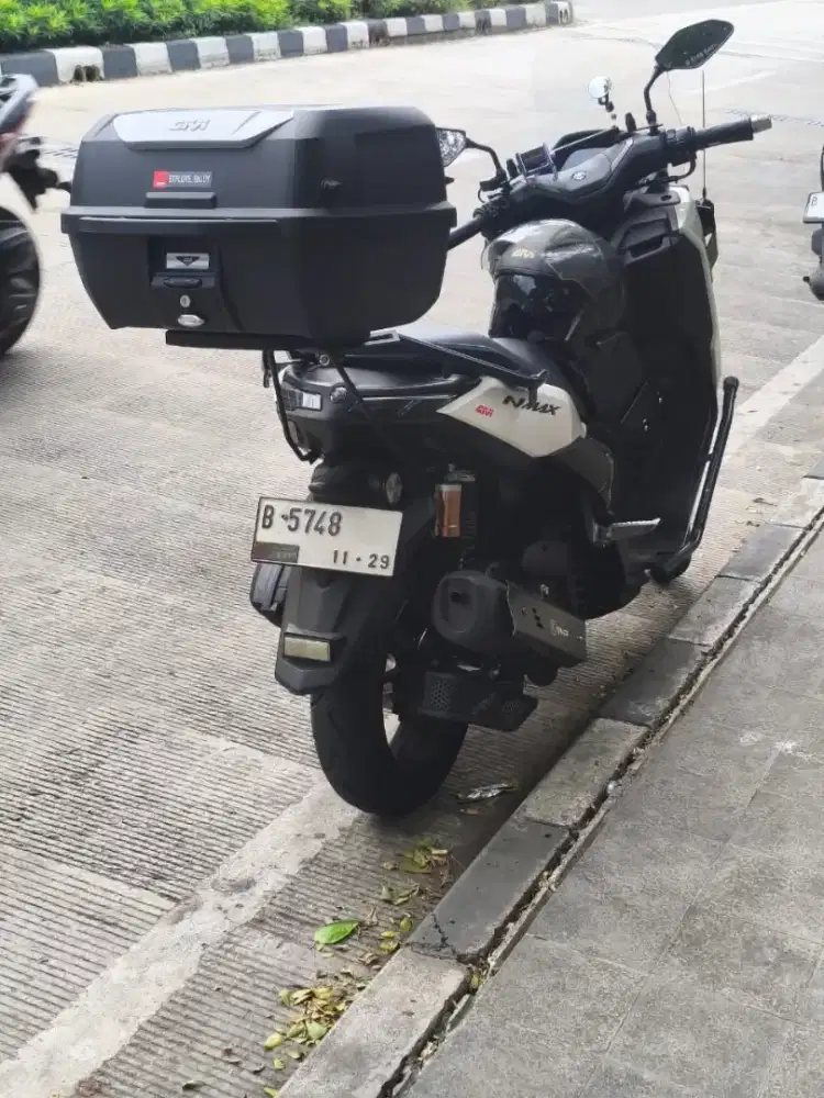Box Motor Givi dan breket Nmax Turbo / Neo Like New