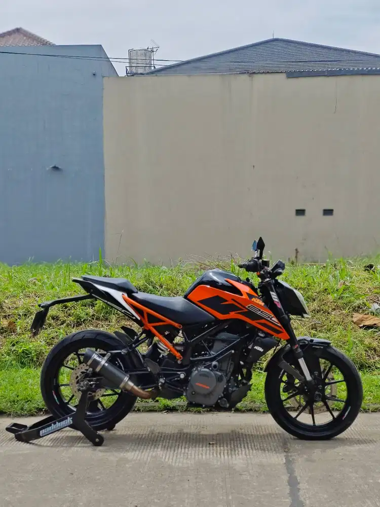 KTM DUKE 250 ABS ORANGE 2017 KM 8K PAJAK PANJANG SIAP GAS