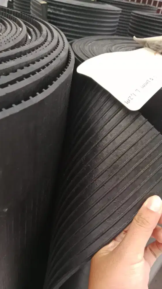 SIAP KIRIM! KARPET TILE & RUBBER SERBAGUNA PERKANTORAN TERLENGKAP SBY