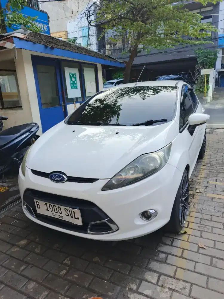Ford fiesta S 1.6L A/T 2013